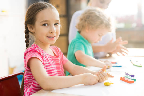 istock Cute Little Girl in Craft Class 996341060