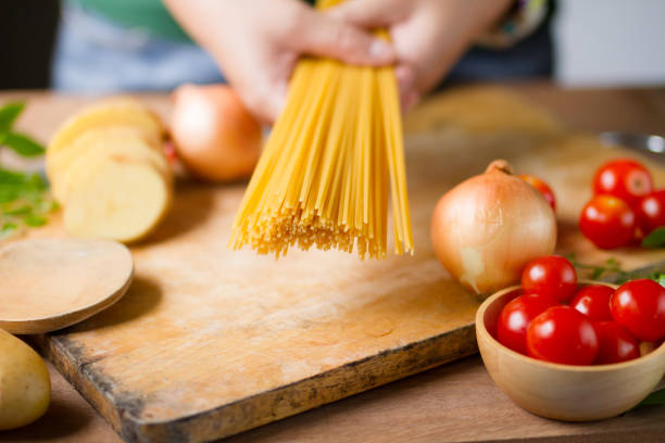 istock Chef prepare spaghetti and cook pasta at restaurant 996364090
