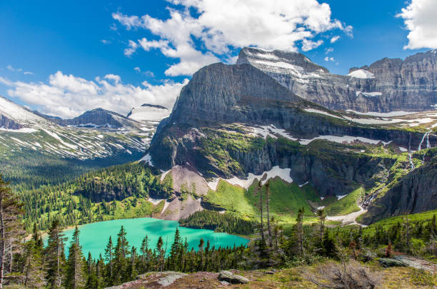 lago de grinnell en el parque nacional los glaciares - montana us glacier national park usa glacier fotografías e imágenes de stock