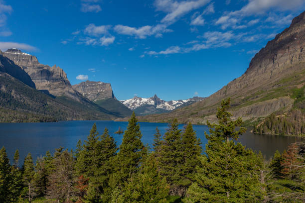 istock Wild goose island in glacier national park 996364764