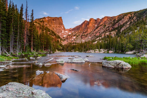 istock Dream Lake at Sunrise 996409338