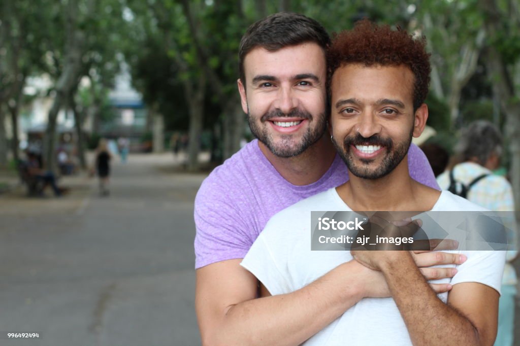 Pareja Gay Interracial Al Aire Libre Cerca Foto de stock y más banco de imágenes de Alegre - Alegre, Asistencia sanitaria y medicina, Fusionar - iStock Pareja Gay Interracial Al Aire Libre Cerca Foto de stock y más banco de imágenes de Alegre - Alegre, Asistencia sanitaria y medicina, Fusionar - iStock