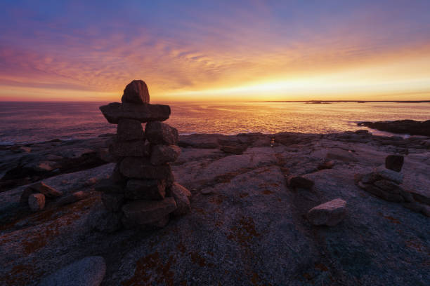 istock Inuksuk in Pre-dawn Light 996558342