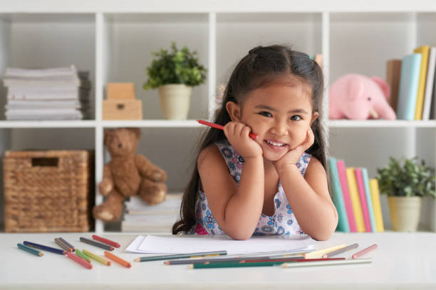 istock Little girl drawing 996624544