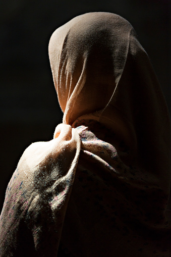 Mujer musulmana en bufanda photo