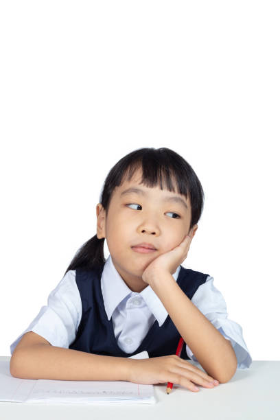 ragazza cinese asiatica che indossa l'uniforme scolastica che studia - child adversity isolated on white boredom foto e immagini stock