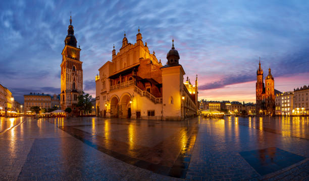 istock The main square in Krakow at sunrise, Poland 996832274