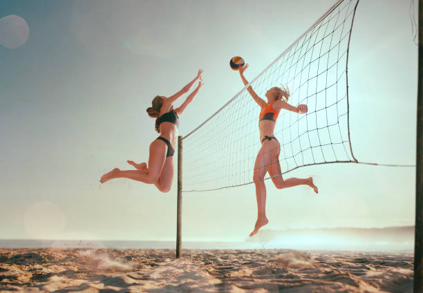 BEACH VOLLEYBALL beach volleyball on sunset beach volleyball stock pictures, royalty-free photos & images