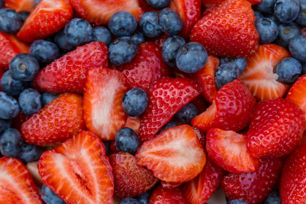 istock A Bowl of Berries 996851438