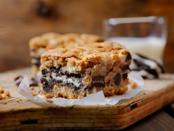 podwójna czekolada, ciasteczka nadziewane brownies - cookie chocolate cake gourmet dessert zdjęcia i obrazy z banku zdjęć