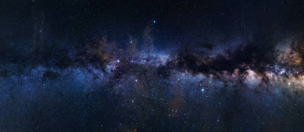 fotografía panorámica astral de visible vía láctea. estrellas, nebulosa y stardust en el cielo de la noche - milky way galaxy star field nebula fotografías e imágenes de stock
