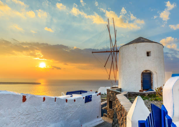 istock Oia in Santorini 997091124