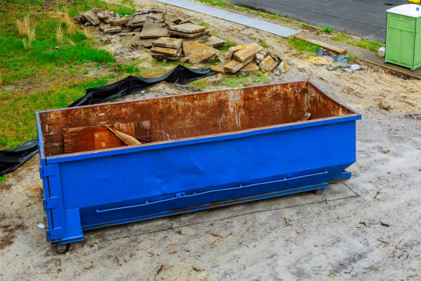 Junk Containers 320+ Junk Removal Truck Stock Photos, Pictures & Royalty-Free Images ...