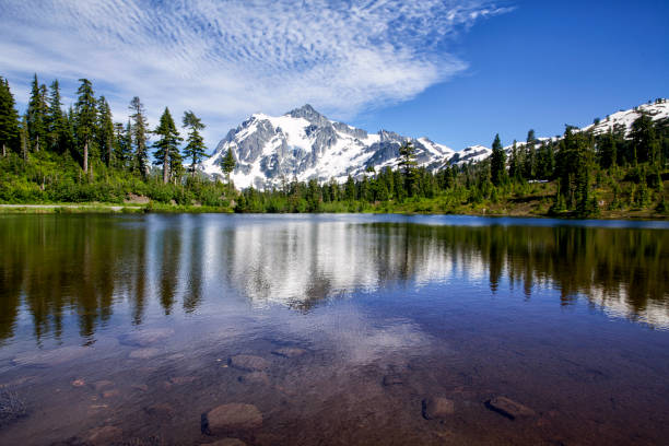 istock Mount Shuksan in summer, WA, USA 997355084
