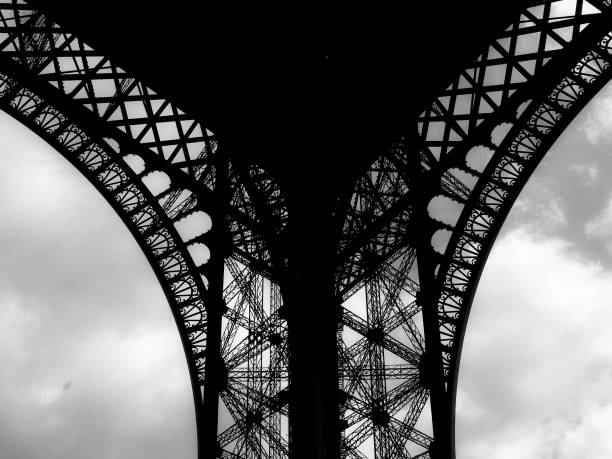 エッフェル塔 - eiffel tower black and white paris france construction ストックフォトと画像