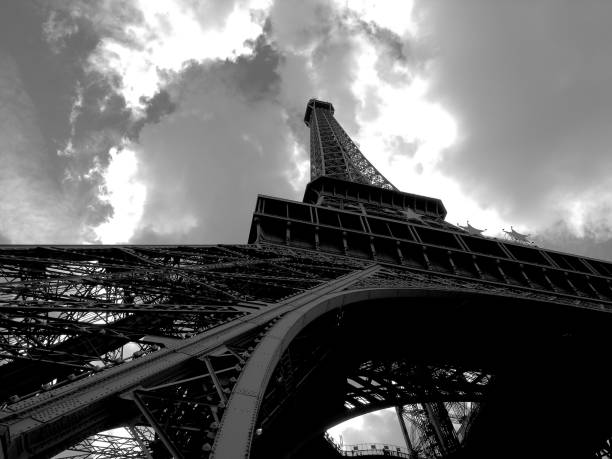 エッフェル塔 - eiffel tower black and white paris france construction ストックフォトと画像