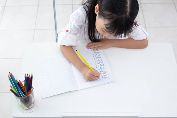 istock Asian Little Chinese girl doing homework 997376814