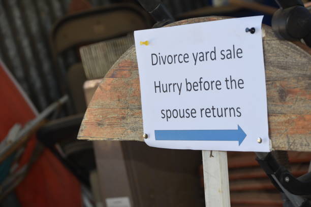 istock a sign -  Garage Sale 997495128