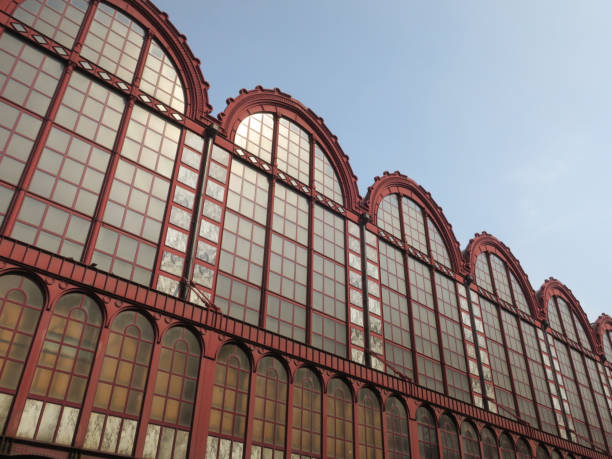 windows da estação ferroviária central em antuérpia na bélgica - antwerp station center glass - fotografias e filmes do acervo