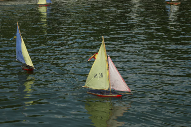 nizza boot - yacht masts stock-fotos und bilder