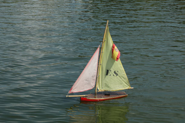 nizza boot - yacht masts stock-fotos und bilder