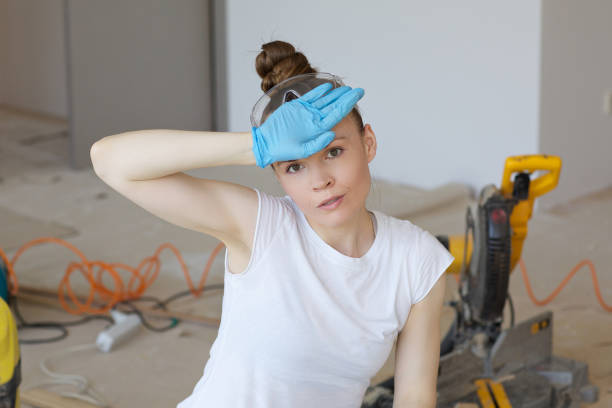 istock Young lady deals with plinth installation 997532518
