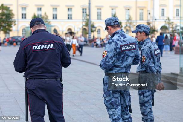 Photo libre de droit de Politsiya Et Rosgvardia À Moscou banque d'images et plus d'images libres de droit de Police - Police, Fédération de Russie, Moscou