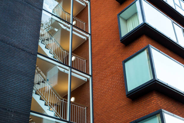 Luxury apartments and traditional architecture in Shad Thames, London, UK Color image depicting the exterior of luxury flats and apartment buildings of Shad Thames, an exclusive area of London alongside the river Thames. The area is also filled with high end, classy restaurants and bakeries. Room for copy space. bermondsey street restaurants stock pictures, royalty-free photos & images