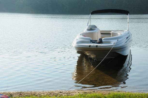 istock Boat tied off at shore 997725026