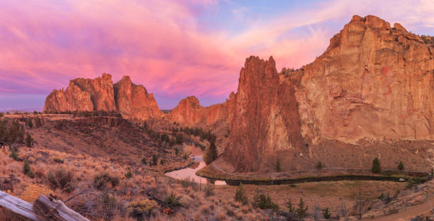 Smith Rock State Park at sunset Smith Rock State Park is an American state park located in central Oregon's High Desert near the communities of Redmond and Terrebonne. state park photos stock pictures, royalty-free photos & images