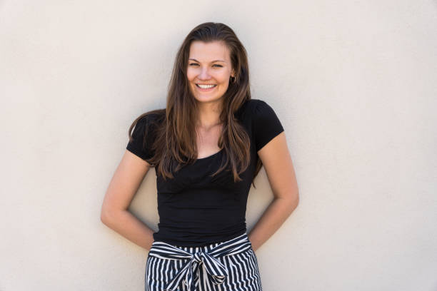 istock Confident woman leaning against the wall 998021534