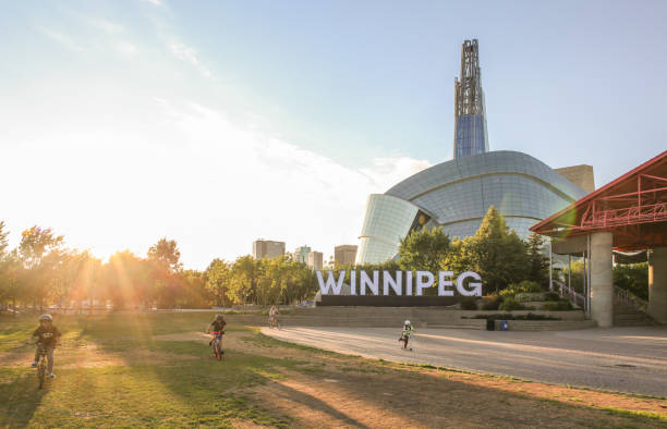 beautiful view of canadian museum for human rights with children playing around. summer feeling. - manitoba imagens e fotografias de stock