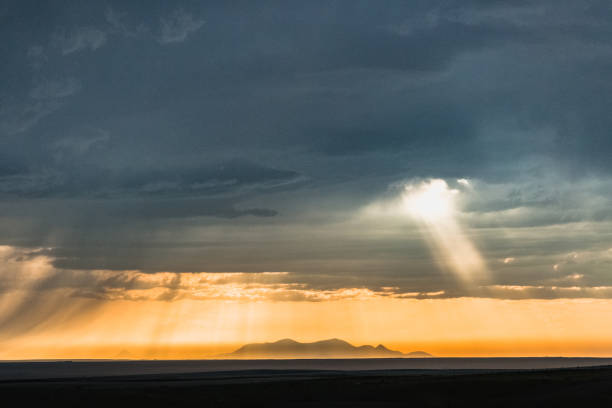 istock Sweet Grass Hills Landscape 998114014