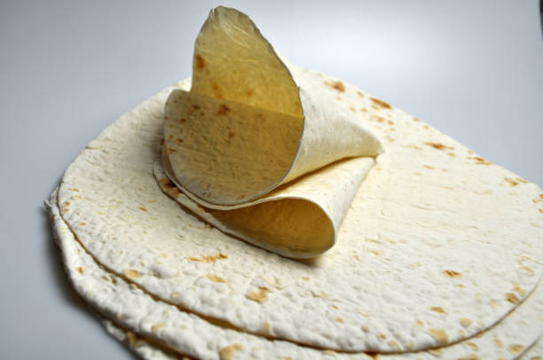 istock round light ready-made pita breads - national cuisine 998233652