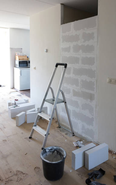 istock Building a small wall with lightweight concrete blocks 998259922