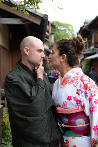 istock Foreign couple enjoying visit to Japan 998268074
