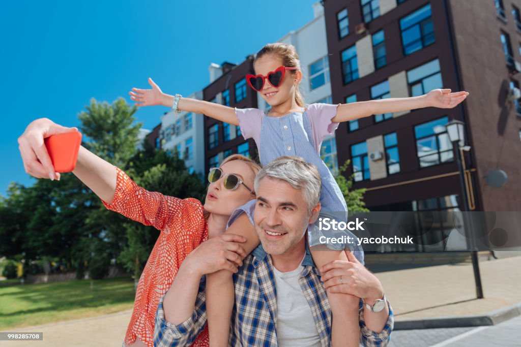 Gerne nette Familie posiert für Fotos - Lizenzfrei Generation X Stock-Foto