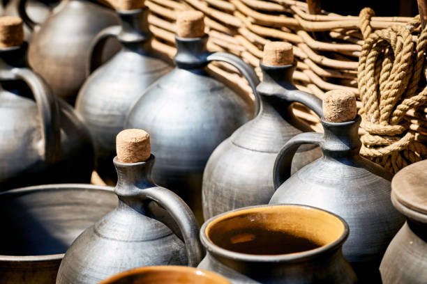 istock Set of old ceramic pot and mug 998288396