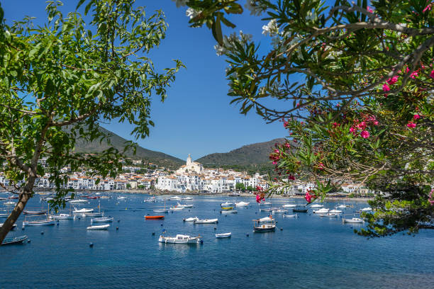 cadaques na przylądku creus - cadaques zdjęcia i obrazy z banku zdjęć