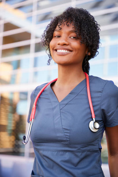 istock Smiling black female healthcare worker outdoors, vertical 998312910