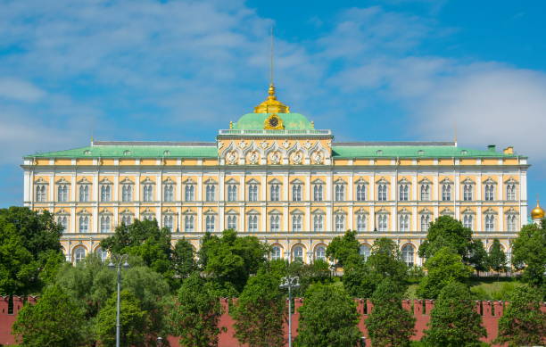 grand kremlin palace in moscow, russia - kremlin imagens e fotografias de stock