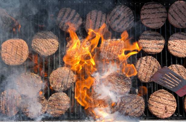 гамбургеры на гриль - jori стоковые фото и изображения