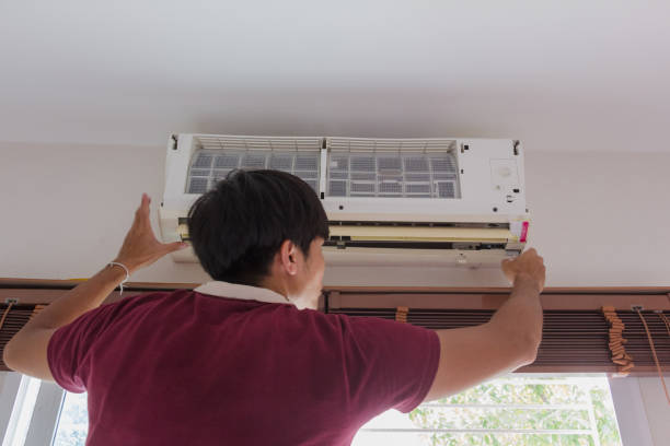 istock Man clean air conditioner at home 998477672