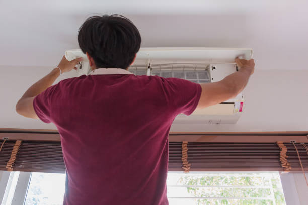istock Man clean air conditioner at home 998477824