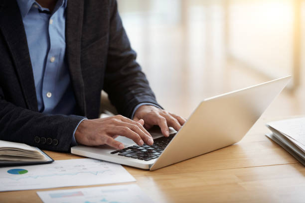 istock Businessman working on laptop 998492594