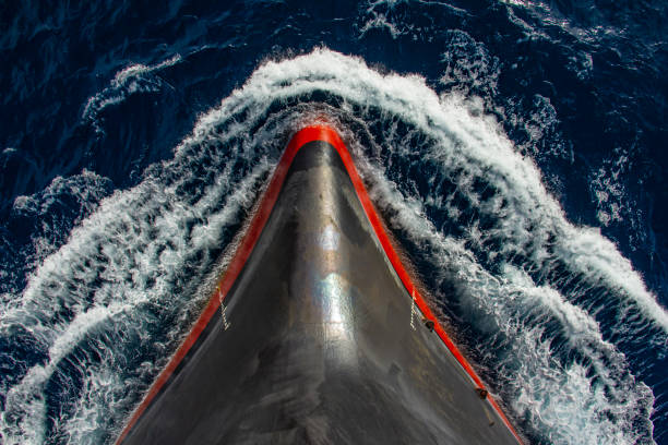 istock In front of the ship sailing 998506134