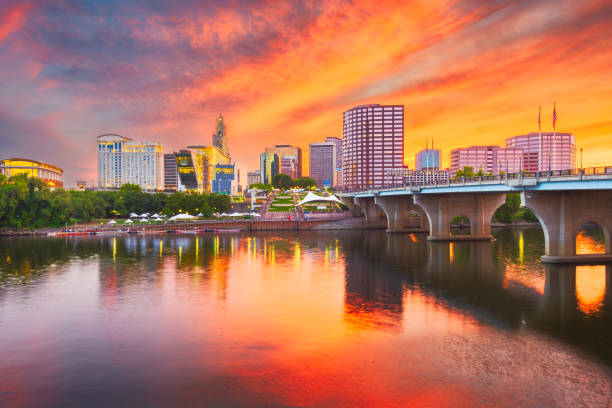 istock Hartford, Connecticut, USA Skyline 998537020