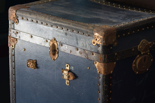 Old Fashioned Steamer Trunk Stock Photo - Download Image Now - Antique,  Black Color, Blue - iStock