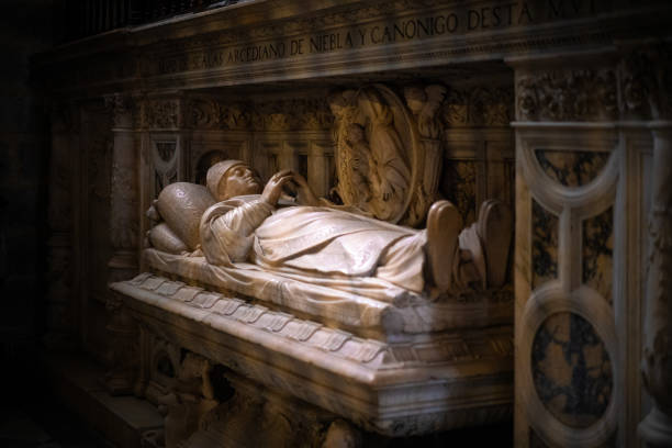 istock Tomb Seville Cathedral Spain 998633504