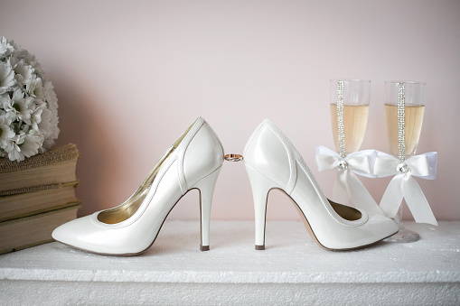 Eenzaamheid Absoluut Specialiteit Bridal Wedding Sandal Shoes Women Luxury Brand High Heels Pumps Silk Shoes  Formal Party Wedding Shoes Stock Photo - Download Image Now - iStock